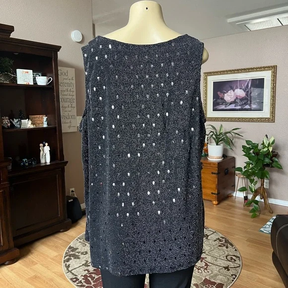 Avenue shiny black sleeveless blouse-size 26/28-NWT - Picture 9 of 10